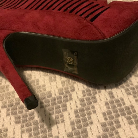 BESTON SHOES 8.5  MAROON CUTOUT PEEP TOE STILETTO HEELS - Picture 6 of 6